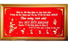 Khánh vàng chúc mừng sinh nhật